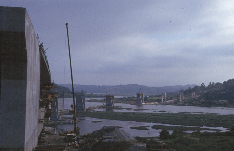 Construcción del viaducto sobre la ría de Betanzos